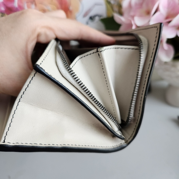 BOTTEGA VENETA Intrecciato Lambskin Leather Wallet - Picture 7 of 11